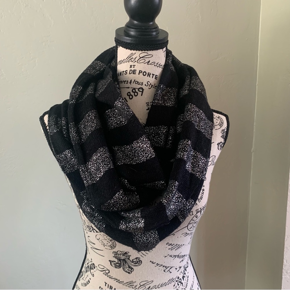 Express Infiniti knit scarf